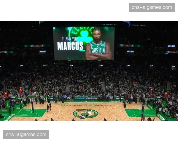 镜头记录：斯玛特倒地拼抢，造成争球并赢得主场观众起立致敬